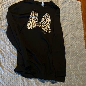 Black tunic Minnie Mouse bow.